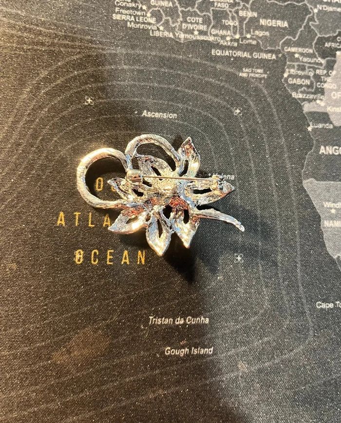 Broche fleur brillante - photo numéro 2
