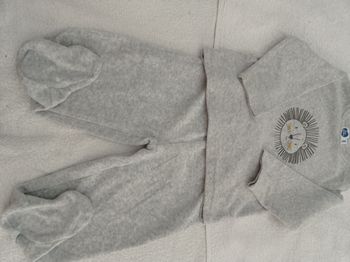 Pyjama du piece âge 18 mois matière velours la marque mot d'enfance