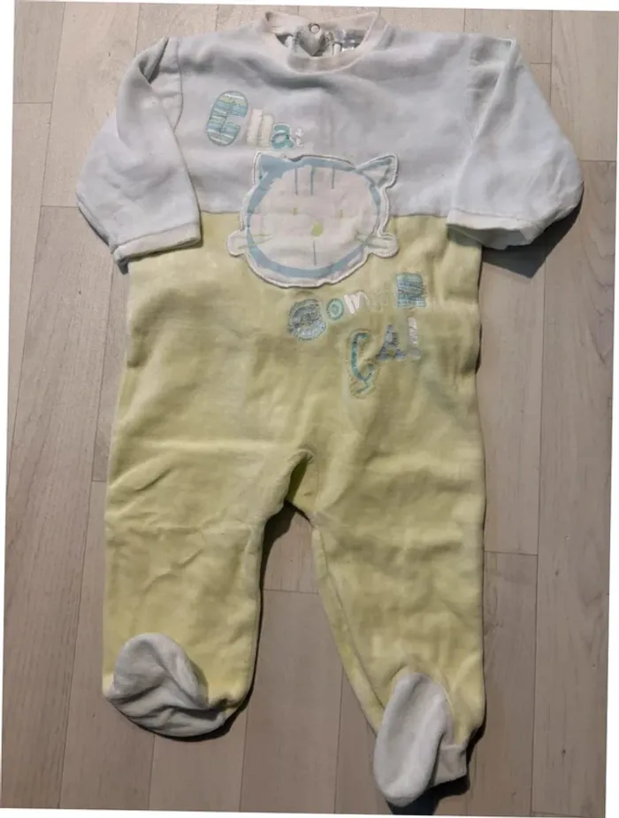 Pyjama velours motif chat blanc et vert 12 mois kitchoun