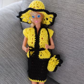 Vêtements pour Barbie 3 €.