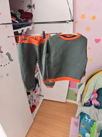 Ensemble fait main taille 4 ans