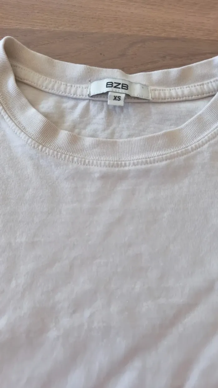 Lot sweat à capuche et tee shirt - photo numéro 5
