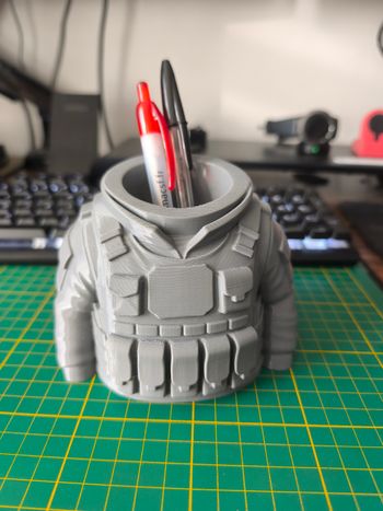 Pot stylo thème militaire 