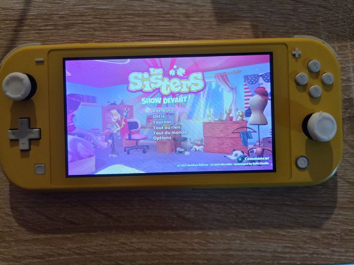 Console Nintendo Switch lite avec jeux et chargeur - photo numéro 2