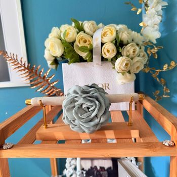 Barrette fleur vert solaire couture