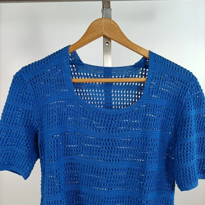 Top crochet bleu cobalt manches courtes col rond ajouré taille S-M A1408 - photo numéro 2