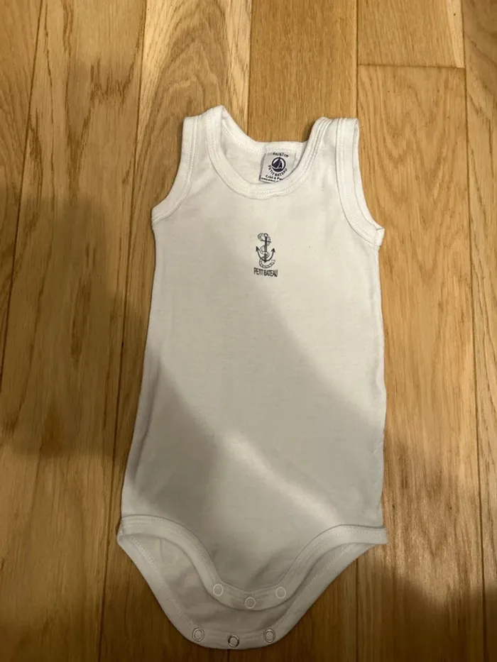 Lot 7 bodies sans manches Petit Bateau 6 mois - photo numéro 8