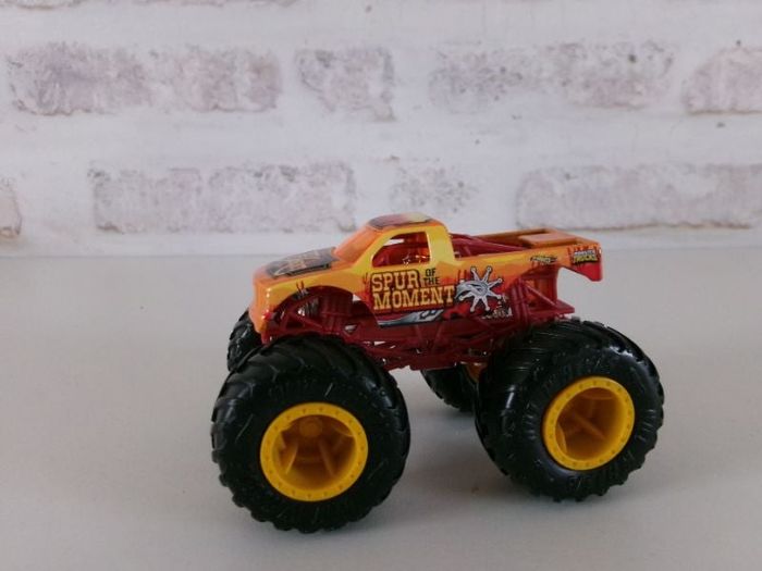 Monster trucks Hotwheels Spur oh the Moment