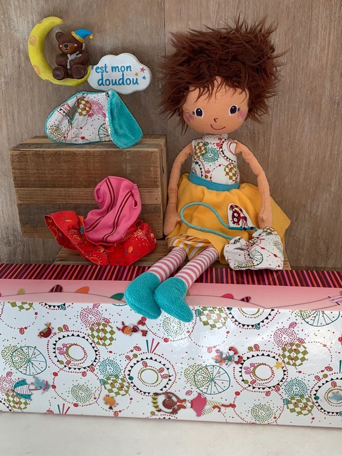 LL17 doudou poupée Mona 👧🏻 lilliputiens