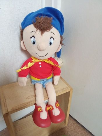 Grande et ancienne, vintage, peluche Oui-Oui, doudou, rouge, bleu, grelot, personnage dessin animé, enfant