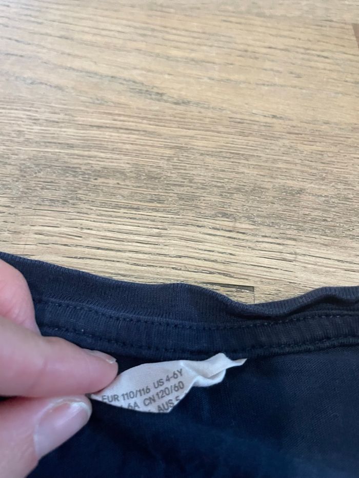 Tee shirt Noël 4/6 ans très bon état - photo numéro 2