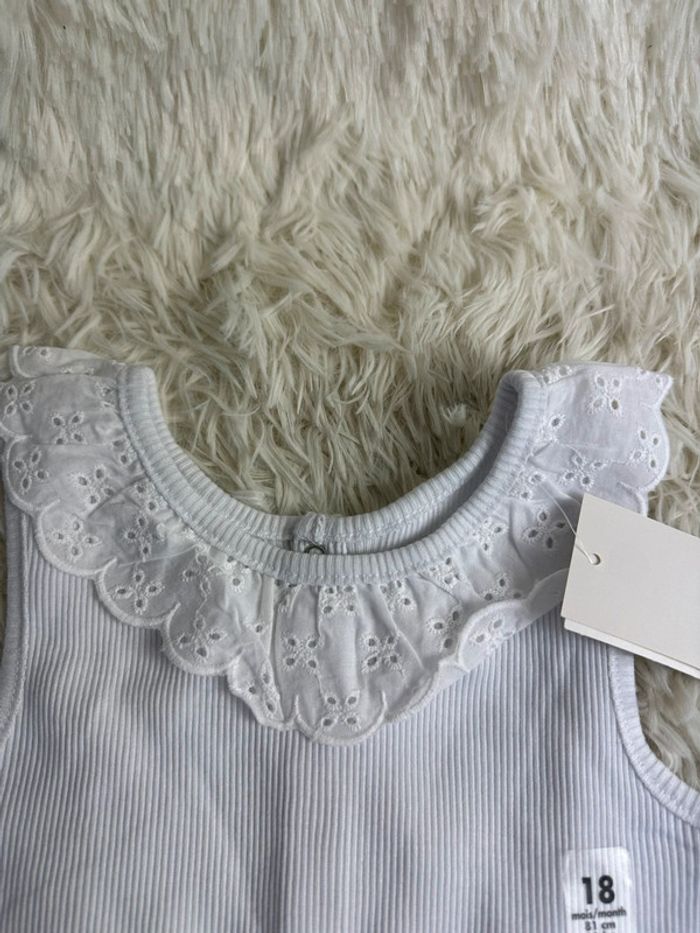 Body blanc col broderie anglaise taille 18 mois Kiabi - photo numéro 2