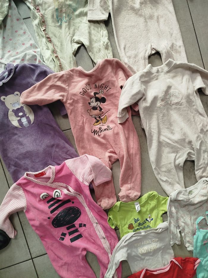 Lots pyjamas et bodies - photo numéro 3