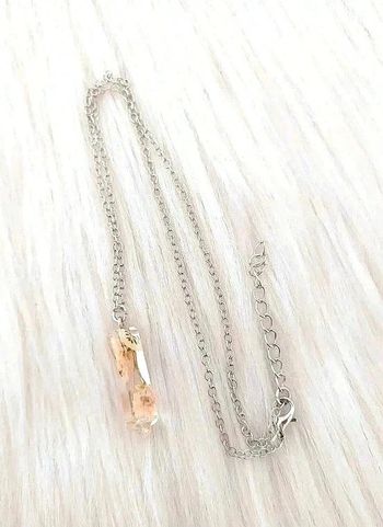 Collier chaîne avec pendentif prisme résine avec fleur séchée