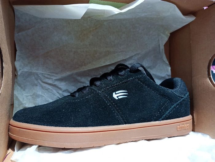 Etnies noires 33 neuves - photo numéro 9