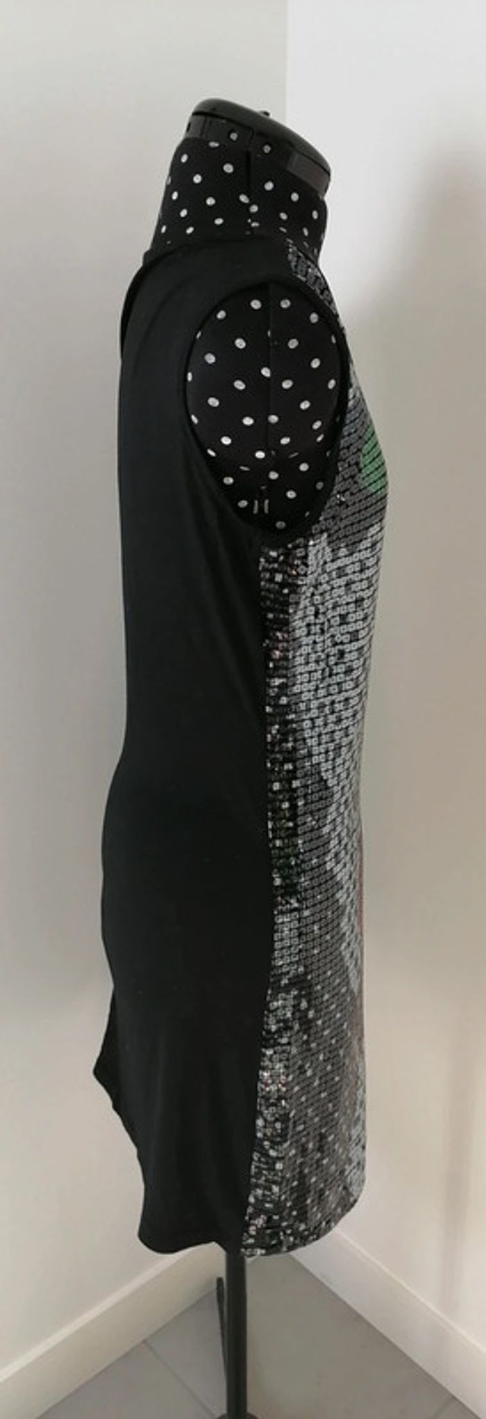 Robe de soirée à sequins visage noir blanc - photo numéro 5