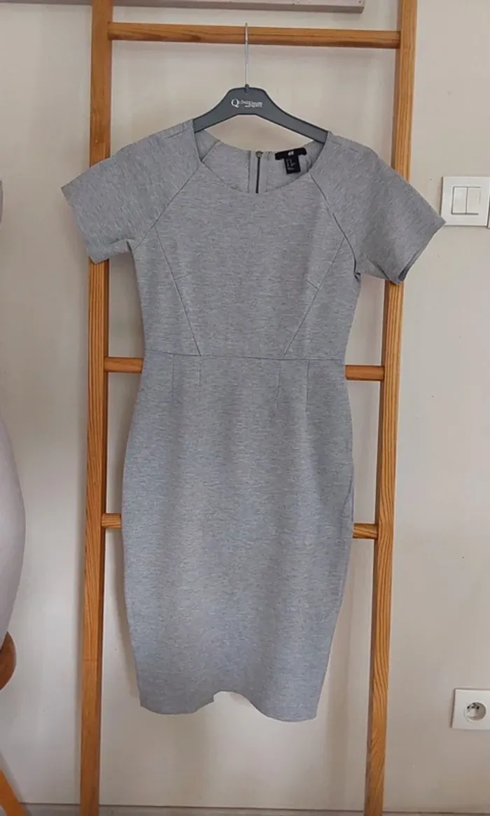Robe grise près du corps moulante H&M T 34 - photo numéro 3