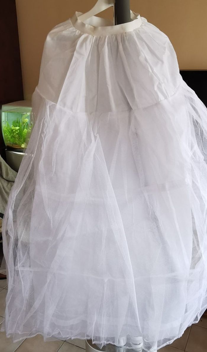 Robe de mariée blanche + voile+ jupon +cerceaux +gants - photo numéro 14