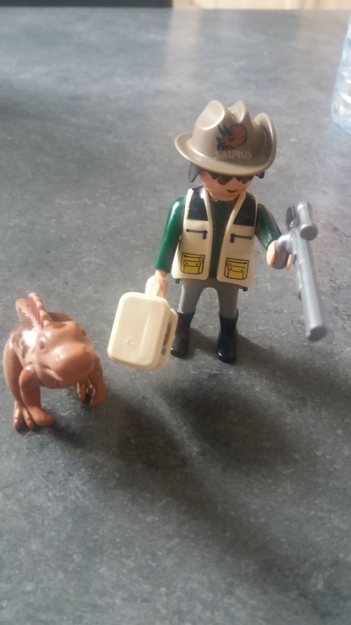 (165) Playmobil explorateur et dinosaure