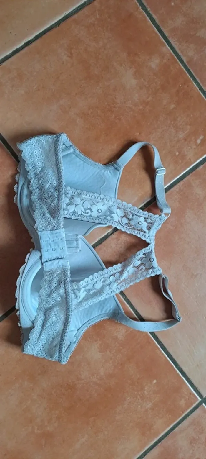 Soutien gorge - photo numéro 2