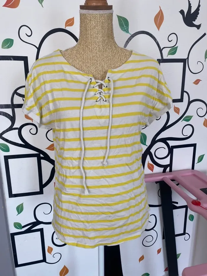 Haut Faye jaune blanc à décolleté lacets 36/38 bon état