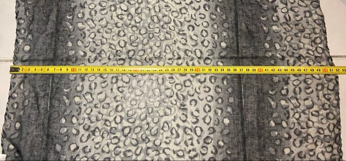 Foulard léopard »3 Suisses »gris et noir - photo numéro 2