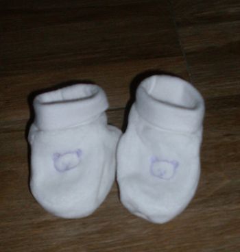 chaussons blancs "la halle" 0/6 mois neufs