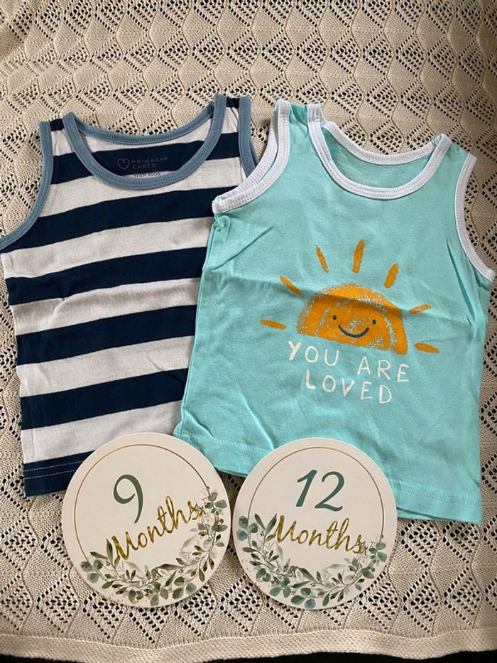 2 debardeurs bébé 9-12 mois