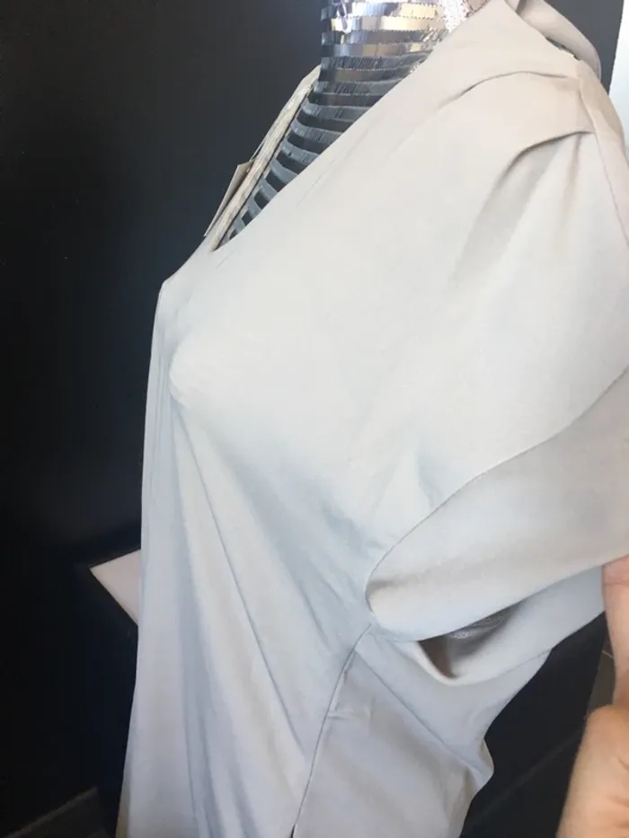 Robe fluide beige - photo numéro 2