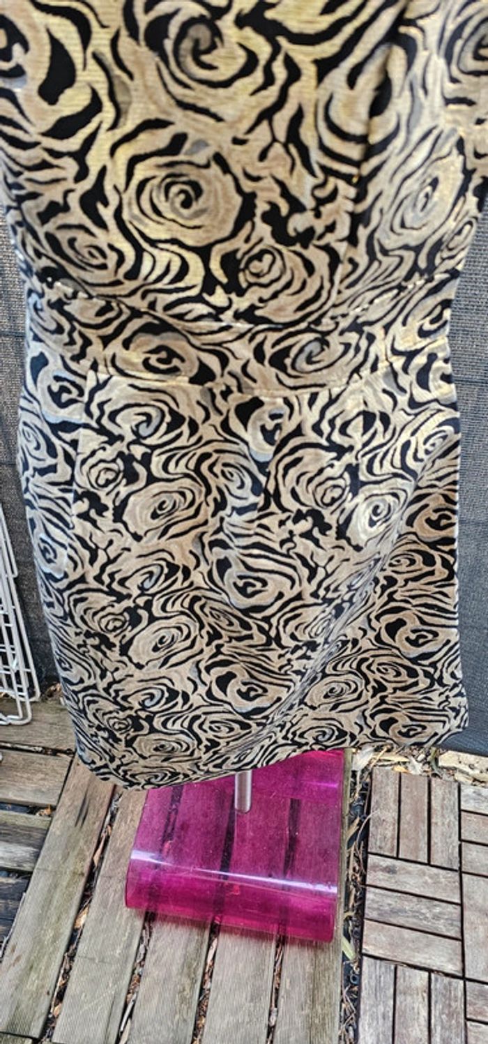 🪷robe noir et doré - photo numéro 2