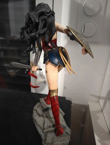 Statuette Wonder Woman Yamato Toys DC Luis Royo