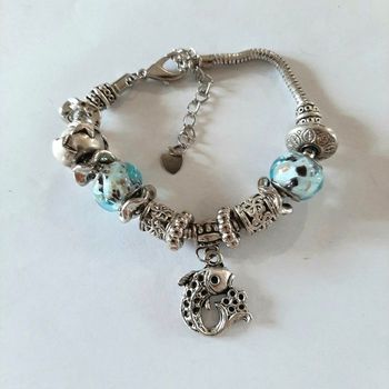 Bracelet avec perles en verre et métal