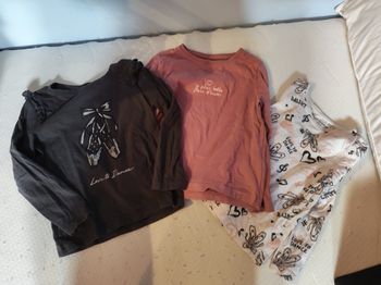 Lot tee shirt manches longues 4-5 ans