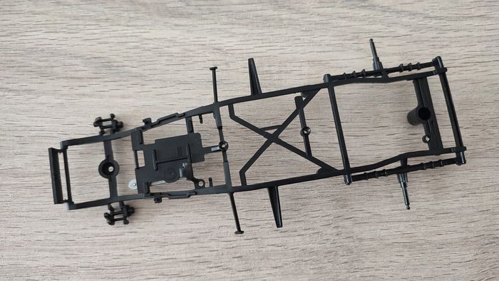 Châssis inférieur pièce détachée miniature jaguar SS 100 1937 1/18 burago #B62 - photo numéro 2