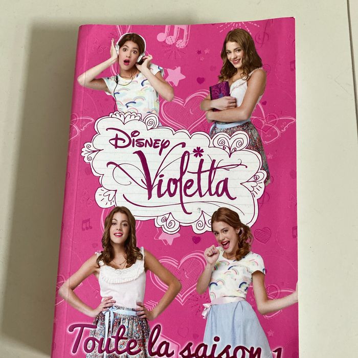 Livre Disney Violetta Toute la saison 1