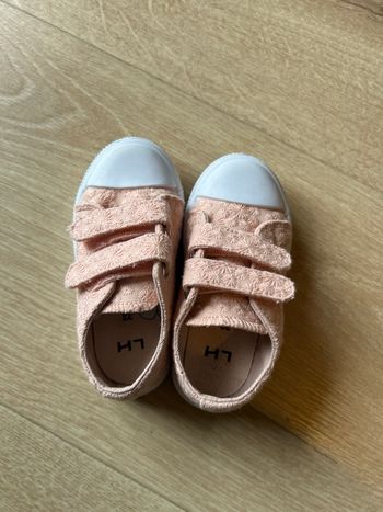 Petites chaussures - La Halle - taille 22 - jamais portées !!