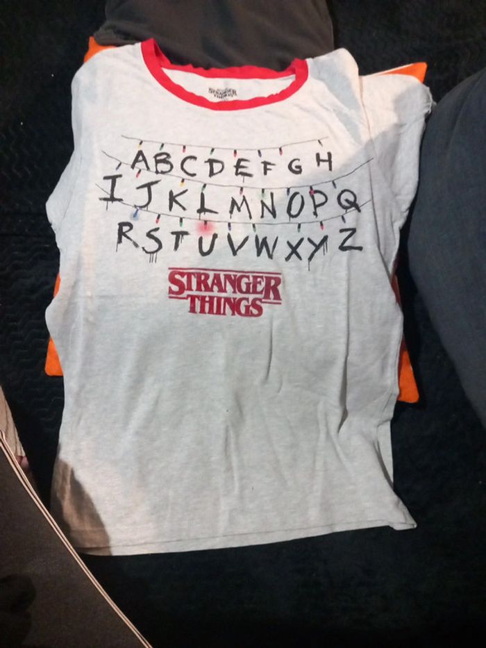 T-shirt taille xs netflix stranger things primark - photo numéro 1