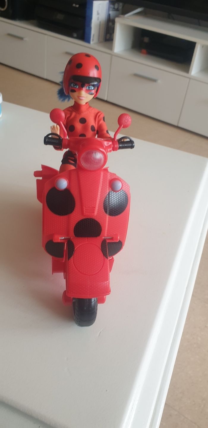 Scooter miraculous et son personnage