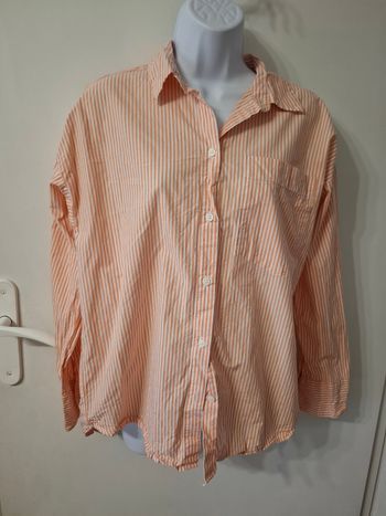 Chemise taille 34/36 sur l'étiquette taille xs en très bon état