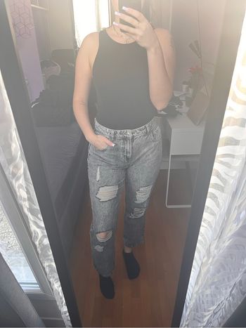 Jean gris brut troué jennyfer