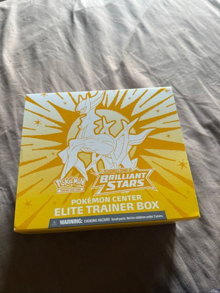 ETB Brilliant Stars Pokemon Center