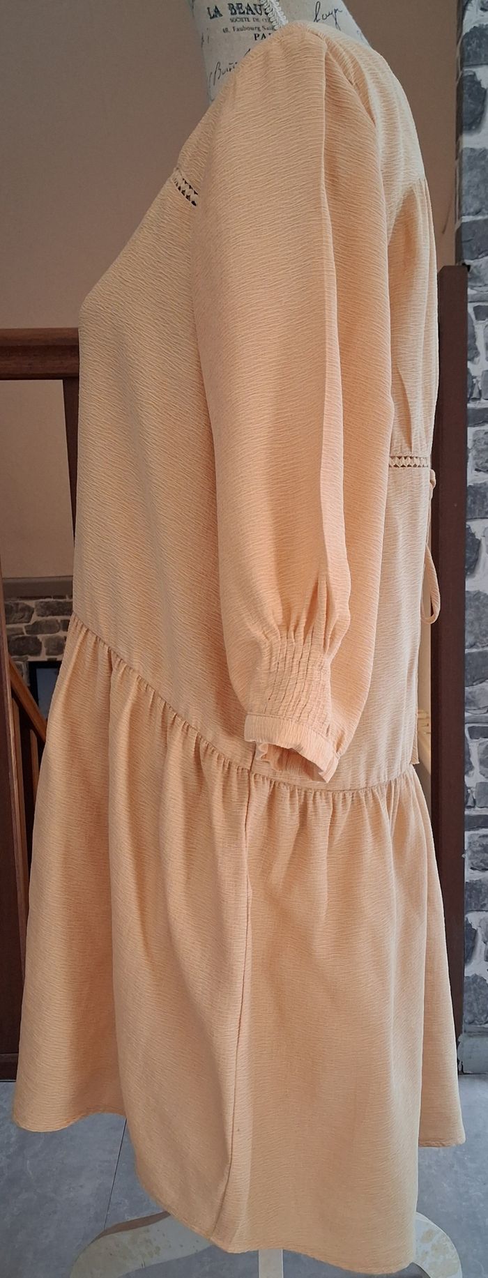 Robe courte moutarde pour l'été - photo numéro 3