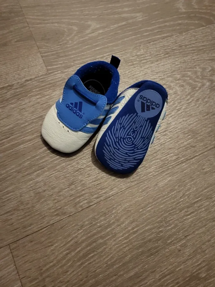 Basket adidas taille 16 - photo numéro 2