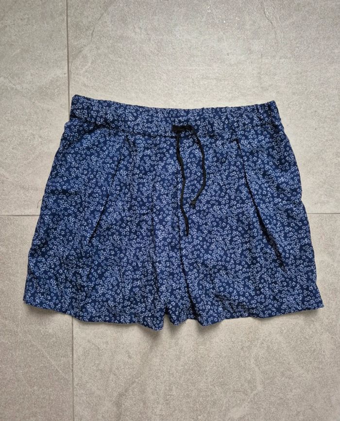 Short bleu fleurie stradivarius