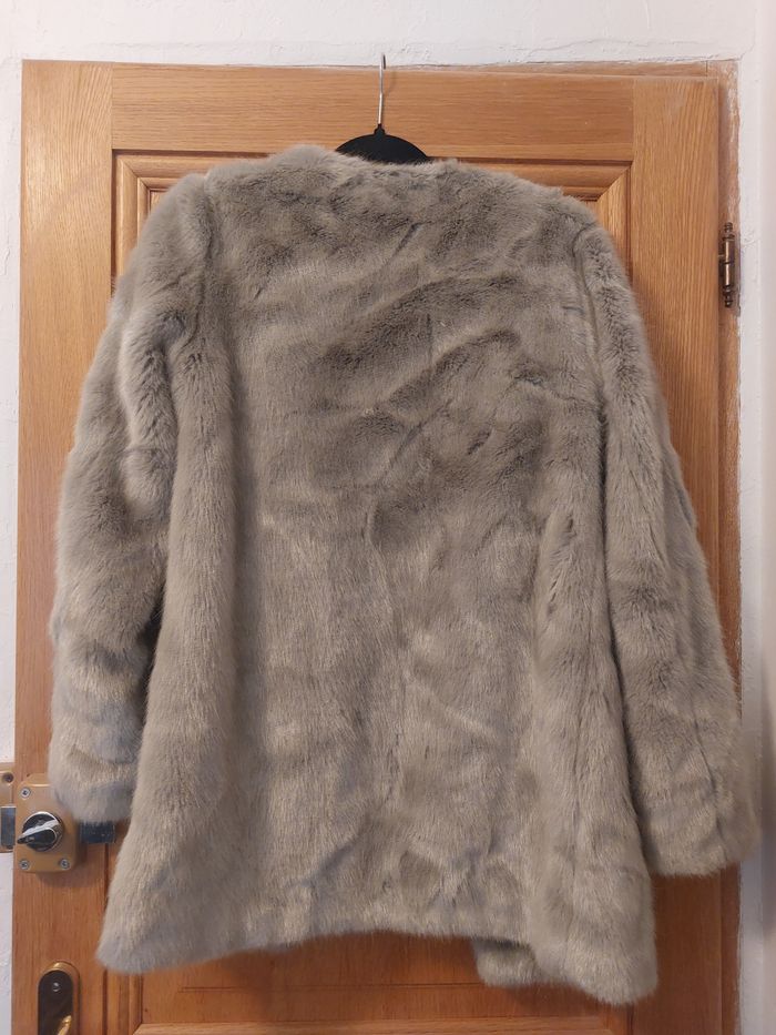 Manteau fausse fourrure - photo numéro 2