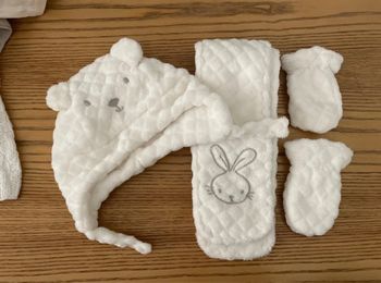 Ensemble bonnet écharpe gants