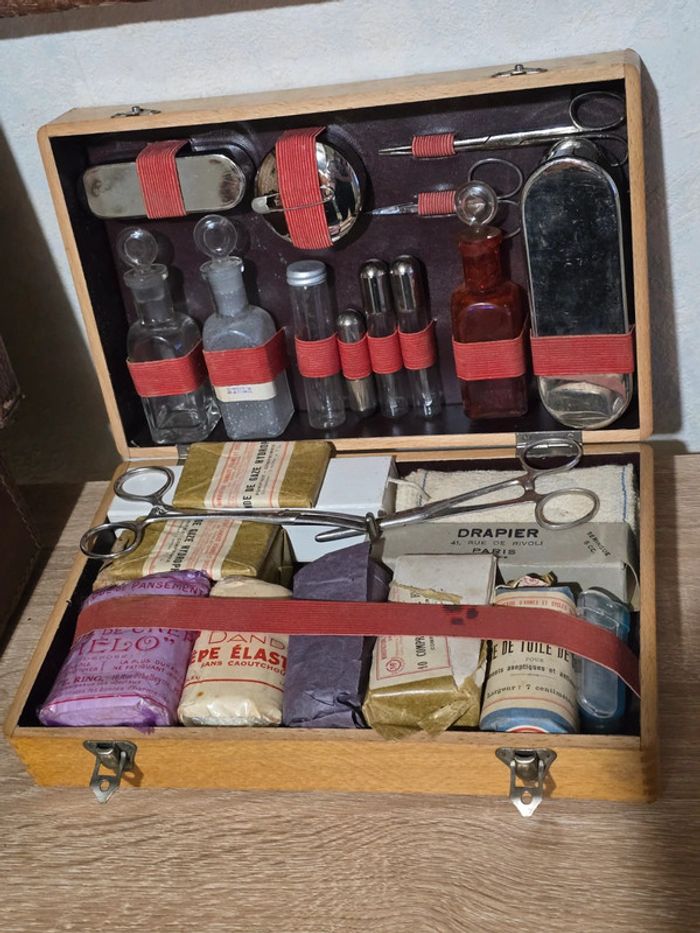 Valise / boîte pharmacie ancienne.  Collection - photo numéro 11