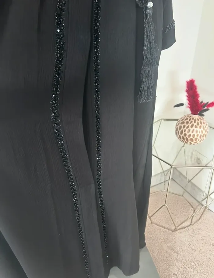 Sublime robe émiratie noire perlée neuve - photo numéro 4