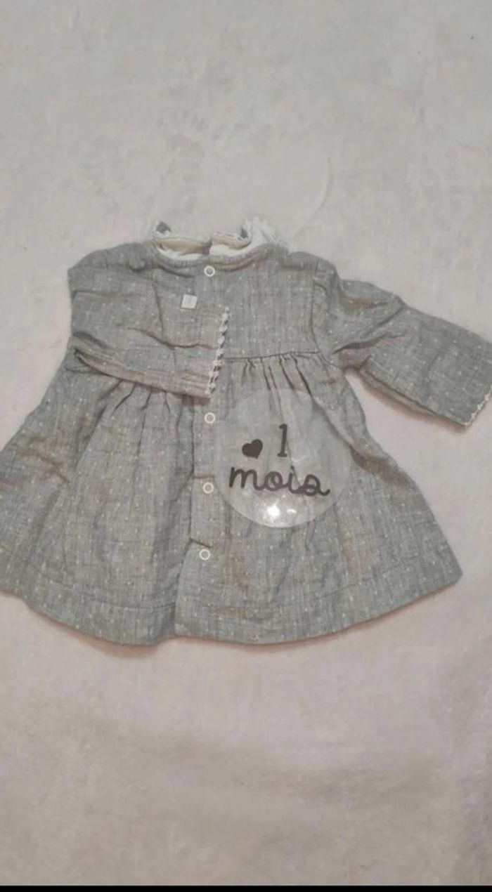 Robe 1  mois - photo numéro 4