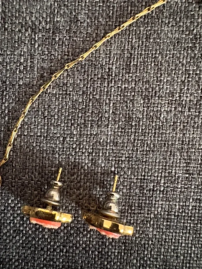 Ensemble collier/ boucle d’oreilles et pin’s - photo numéro 5